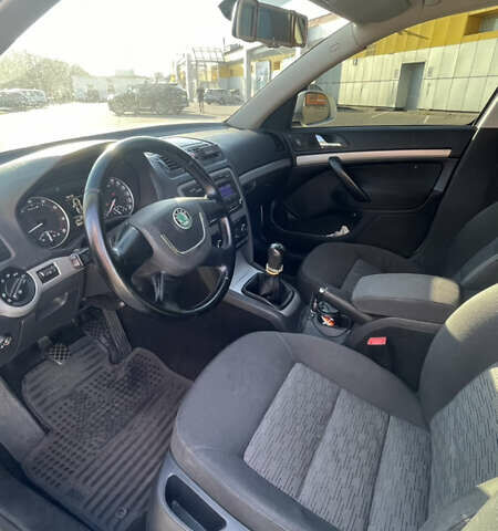 Белый Шкода Октавия, объемом двигателя 1.6 л и пробегом 291 тыс. км за 8200 $, фото 9 на Automoto.ua