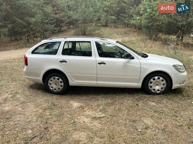 Белый Шкода Октавия, объемом двигателя 1.6 л и пробегом 263 тыс. км за 6800 $, фото 2 на Automoto.ua