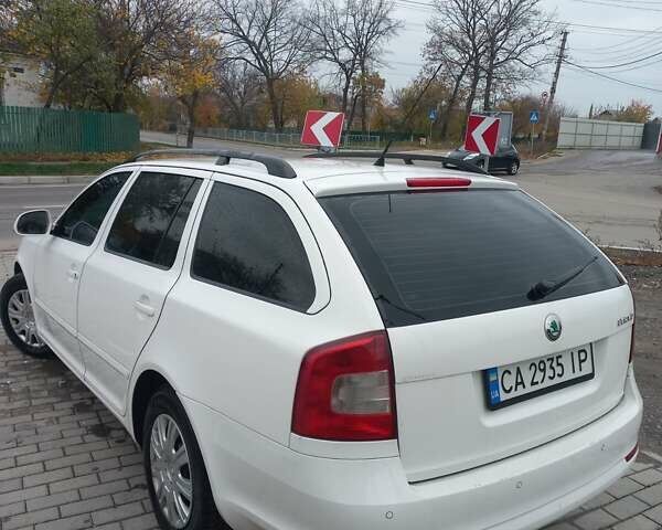 Белый Шкода Октавия, объемом двигателя 1.6 л и пробегом 360 тыс. км за 7900 $, фото 6 на Automoto.ua