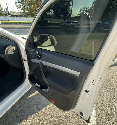 Белый Шкода Октавия, объемом двигателя 1.6 л и пробегом 291 тыс. км за 8200 $, фото 13 на Automoto.ua