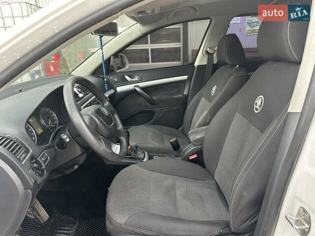 Белый Шкода Октавия, объемом двигателя 1.6 л и пробегом 285 тыс. км за 6850 $, фото 11 на Automoto.ua