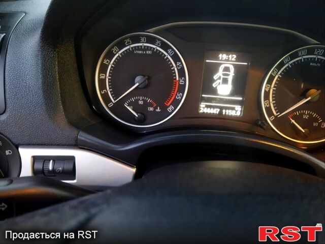 Белый Шкода Октавия, объемом двигателя 2 л и пробегом 245 тыс. км за 11200 $, фото 4 на Automoto.ua