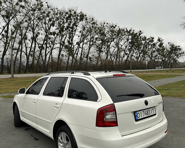 Белый Шкода Октавия, объемом двигателя 1.6 л и пробегом 430 тыс. км за 6850 $, фото 2 на Automoto.ua