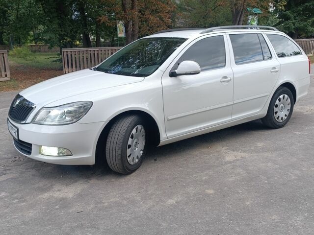 Белый Шкода Октавия, объемом двигателя 1.6 л и пробегом 326 тыс. км за 7050 $, фото 3 на Automoto.ua