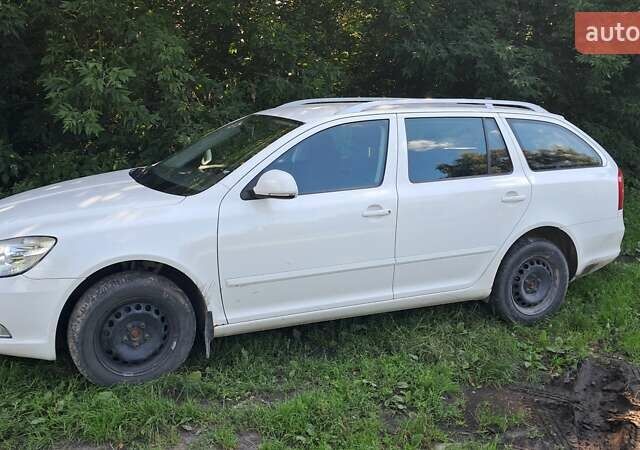 Белый Шкода Октавия, объемом двигателя 1.6 л и пробегом 280 тыс. км за 7500 $, фото 1 на Automoto.ua