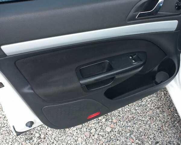 Белый Шкода Октавия, объемом двигателя 1.6 л и пробегом 360 тыс. км за 7900 $, фото 9 на Automoto.ua