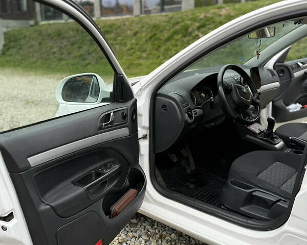 Шкода Октавия 2010 в Стрые на Automoto.ua Белый Шкода Октавия, объемом двигателя 1.6 л и пробегом 295 тыс. км за 8200 $, фото 13 на Automoto.ua