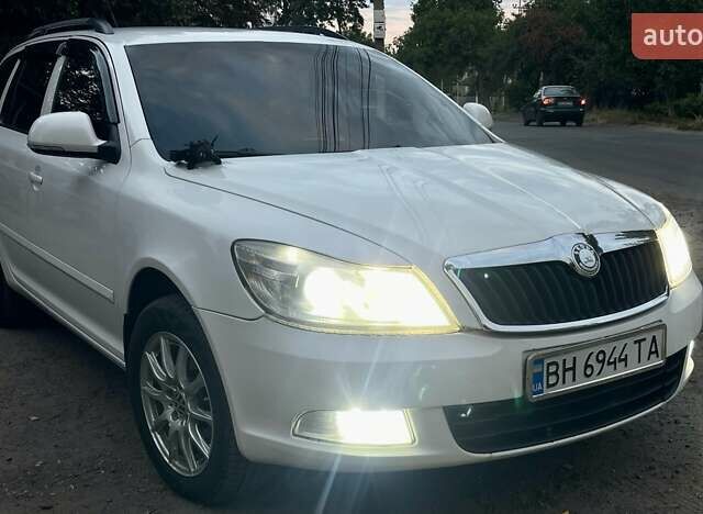 Белый Шкода Октавия, объемом двигателя 1.6 л и пробегом 302 тыс. км за 6600 $, фото 1 на Automoto.ua