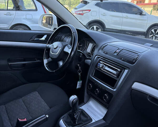 Белый Шкода Октавия, объемом двигателя 1.8 л и пробегом 203 тыс. км за 6990 $, фото 21 на Automoto.ua