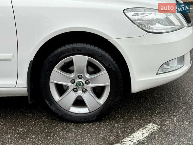 Белый Шкода Октавия, объемом двигателя 1.6 л и пробегом 204 тыс. км за 8999 $, фото 22 на Automoto.ua