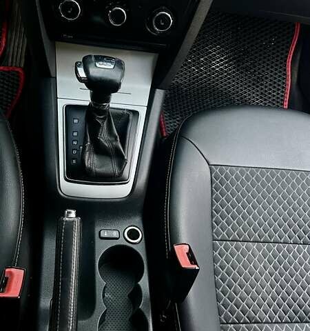 Белый Шкода Октавия, объемом двигателя 1.6 л и пробегом 302 тыс. км за 6600 $, фото 6 на Automoto.ua