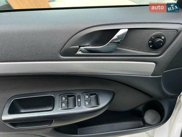 Белый Шкода Октавия, объемом двигателя 1.8 л и пробегом 267 тыс. км за 8250 $, фото 25 на Automoto.ua