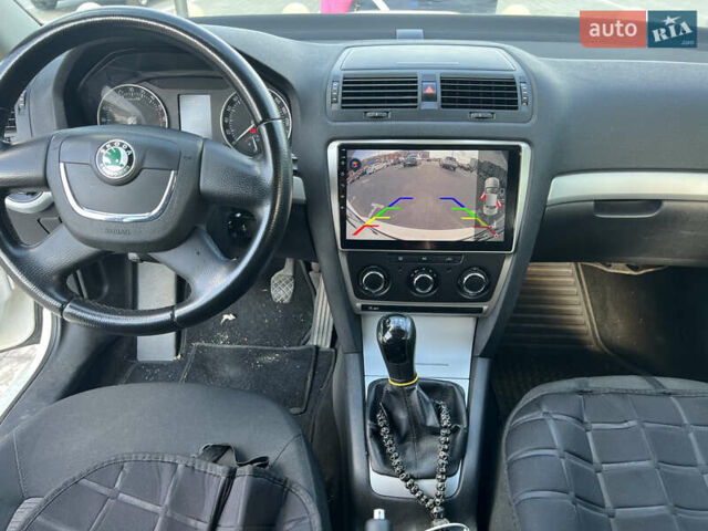 Белый Шкода Октавия, объемом двигателя 1.6 л и пробегом 319 тыс. км за 6350 $, фото 10 на Automoto.ua