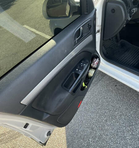 Белый Шкода Октавия, объемом двигателя 1.6 л и пробегом 291 тыс. км за 8200 $, фото 8 на Automoto.ua