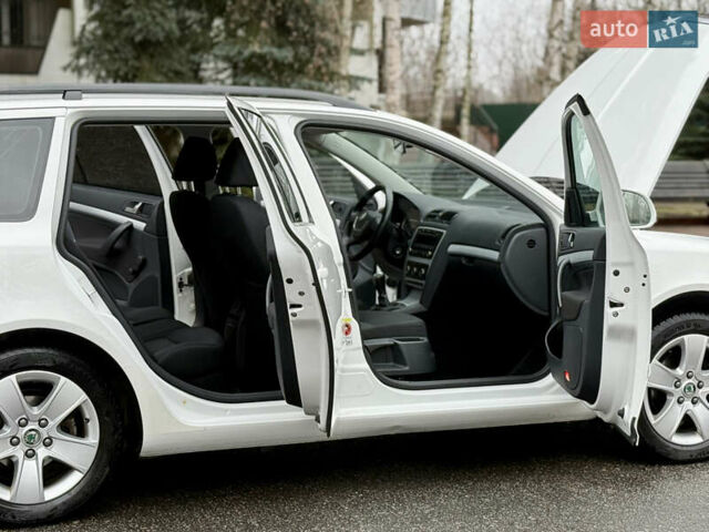 Белый Шкода Октавия, объемом двигателя 1.6 л и пробегом 204 тыс. км за 8999 $, фото 66 на Automoto.ua