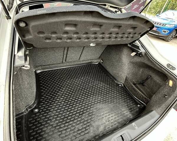 Білий Шкода Октавія, об'ємом двигуна 1.8 л та пробігом 233 тис. км за 8200 $, фото 12 на Automoto.ua