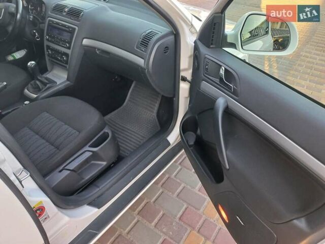Белый Шкода Октавия, объемом двигателя 1.8 л и пробегом 182 тыс. км за 8000 $, фото 22 на Automoto.ua