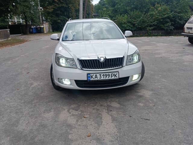 Белый Шкода Октавия, объемом двигателя 1.6 л и пробегом 326 тыс. км за 7050 $, фото 2 на Automoto.ua