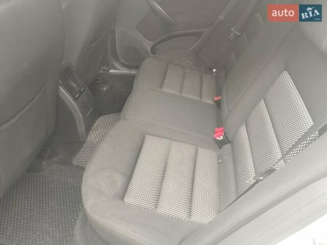 Білий Шкода Октавія, об'ємом двигуна 1.8 л та пробігом 251 тис. км за 10000 $, фото 24 на Automoto.ua