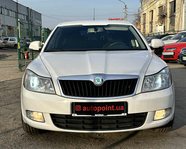 Белый Шкода Октавия, объемом двигателя 1.8 л и пробегом 233 тыс. км за 8300 $, фото 2 на Automoto.ua