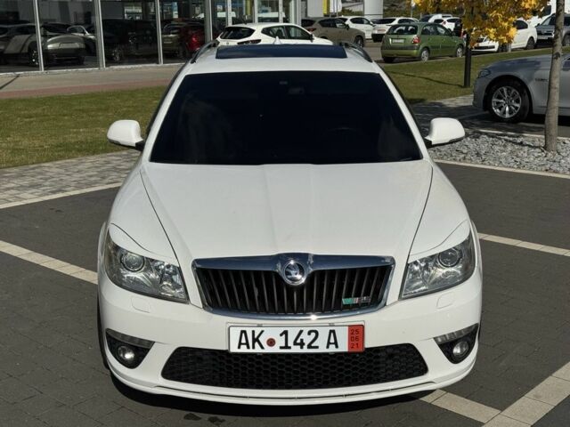 Белый Шкода Октавия, объемом двигателя 2 л и пробегом 311 тыс. км за 10999 $, фото 1 на Automoto.ua