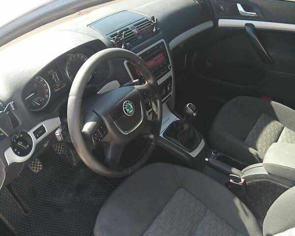 Белый Шкода Октавия, объемом двигателя 1.6 л и пробегом 290 тыс. км за 7500 $, фото 18 на Automoto.ua