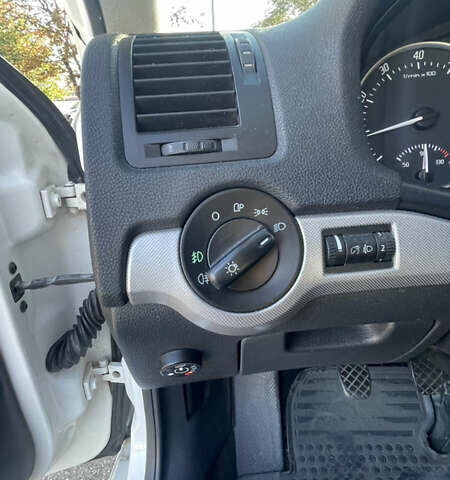 Белый Шкода Октавия, объемом двигателя 1.6 л и пробегом 291 тыс. км за 8200 $, фото 10 на Automoto.ua