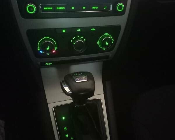 Белый Шкода Октавия, объемом двигателя 1.6 л и пробегом 405 тыс. км за 5999 $, фото 10 на Automoto.ua