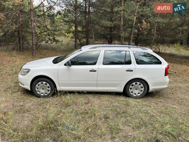 Белый Шкода Октавия, объемом двигателя 1.6 л и пробегом 263 тыс. км за 6800 $, фото 6 на Automoto.ua