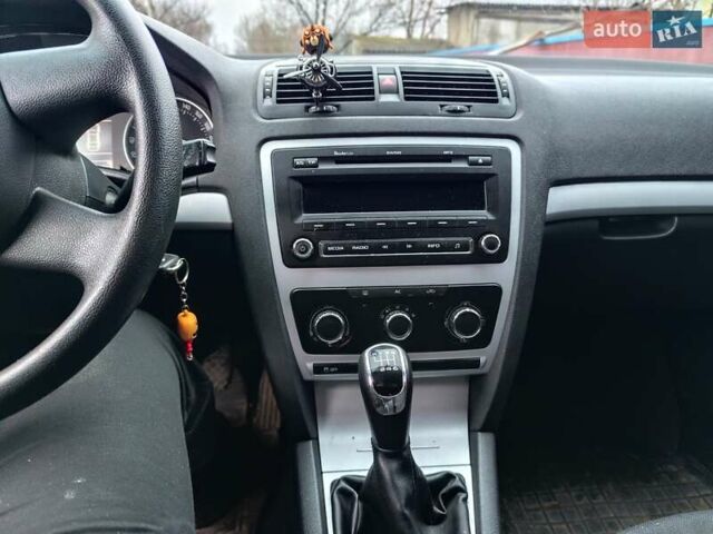 Белый Шкода Октавия, объемом двигателя 1.97 л и пробегом 210 тыс. км за 9000 $, фото 5 на Automoto.ua