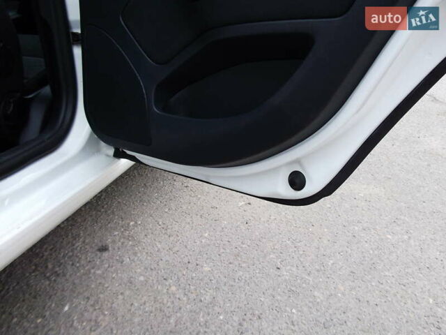 Белый Шкода Октавия, объемом двигателя 1.2 л и пробегом 260 тыс. км за 7700 $, фото 23 на Automoto.ua