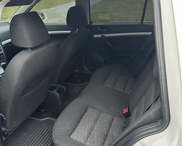 Белый Шкода Октавия, объемом двигателя 1.6 л и пробегом 430 тыс. км за 6850 $, фото 10 на Automoto.ua