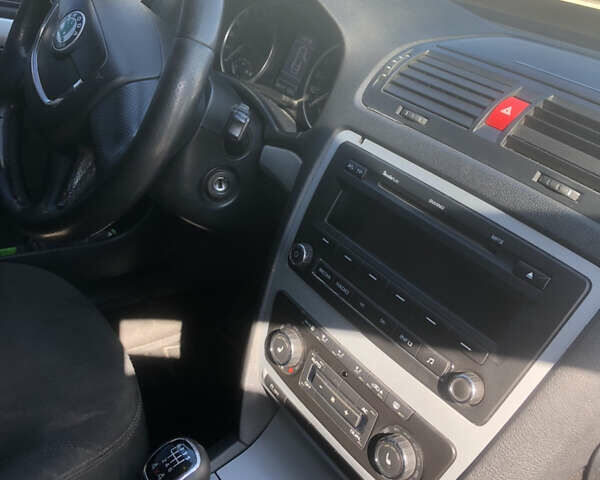 Белый Шкода Октавия, объемом двигателя 1.97 л и пробегом 300 тыс. км за 8600 $, фото 11 на Automoto.ua