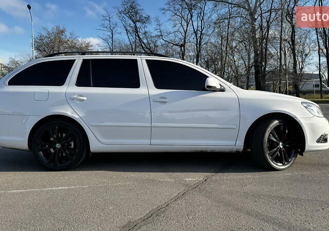 Белый Шкода Октавия, объемом двигателя 1.9 л и пробегом 360 тыс. км за 11000 $, фото 1 на Automoto.ua