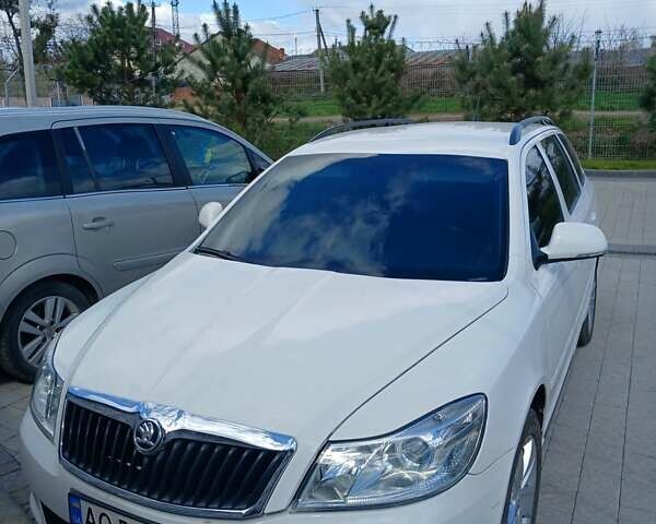 Белый Шкода Октавия, объемом двигателя 1.6 л и пробегом 260 тыс. км за 6800 $, фото 1 на Automoto.ua
