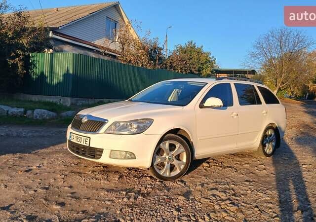 Белый Шкода Октавия, объемом двигателя 1.6 л и пробегом 258 тыс. км за 7900 $, фото 6 на Automoto.ua
