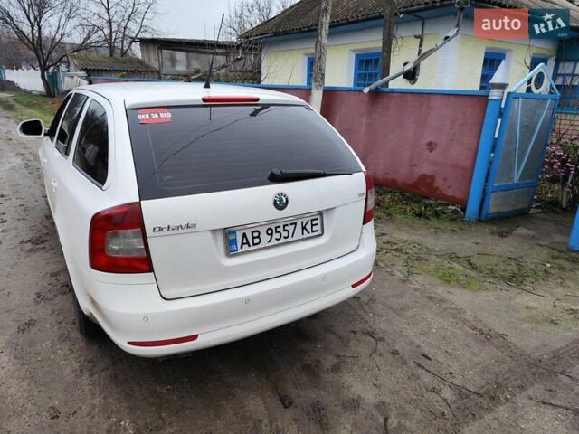 Белый Шкода Октавия, объемом двигателя 1.97 л и пробегом 210 тыс. км за 9000 $, фото 3 на Automoto.ua