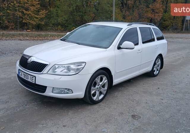 Белый Шкода Октавия, объемом двигателя 1.6 л и пробегом 258 тыс. км за 7900 $, фото 9 на Automoto.ua
