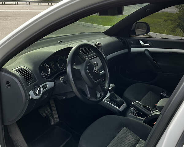 Белый Шкода Октавия, объемом двигателя 1.6 л и пробегом 325 тыс. км за 7800 $, фото 32 на Automoto.ua