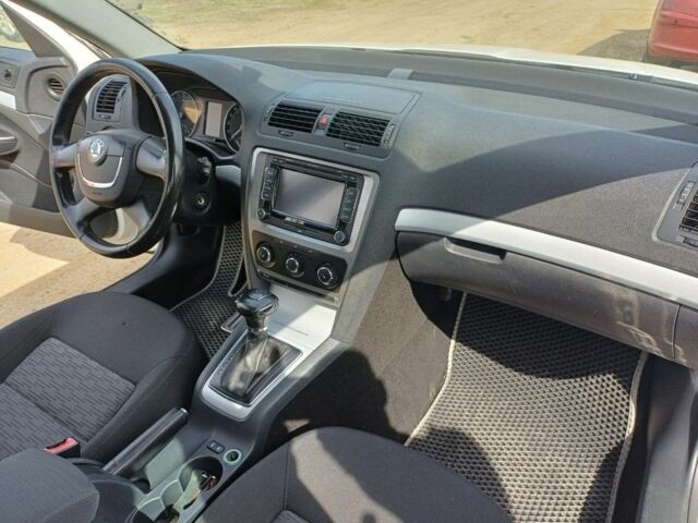 Белый Шкода Октавия, объемом двигателя 1.6 л и пробегом 270 тыс. км за 7555 $, фото 8 на Automoto.ua