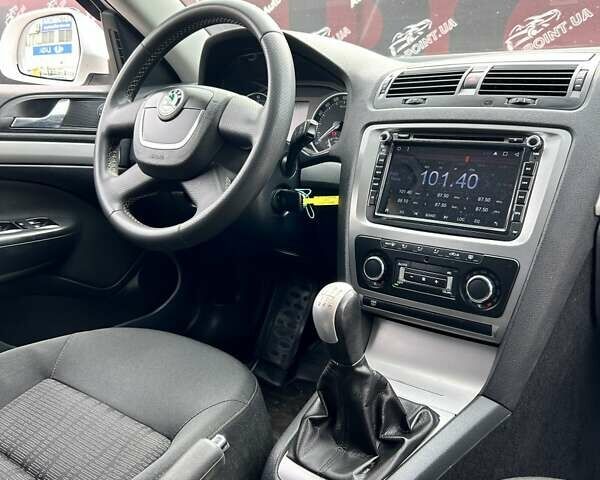 Білий Шкода Октавія, об'ємом двигуна 1.8 л та пробігом 233 тис. км за 8200 $, фото 31 на Automoto.ua
