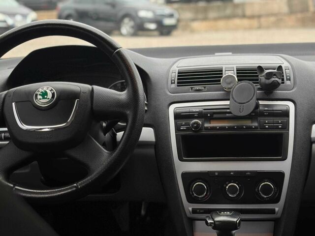 Шкода Октавия 2010 в Кривом Роге на Automoto.ua Белый Шкода Октавия, объемом двигателя 1.8 л и пробегом 322 тыс. км за 6999 $, фото 11 на Automoto.ua