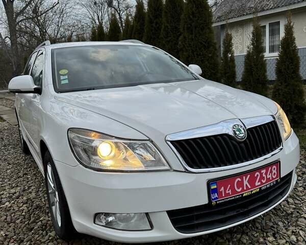 Белый Шкода Октавия, объемом двигателя 1.6 л и пробегом 227 тыс. км за 9400 $, фото 44 на Automoto.ua