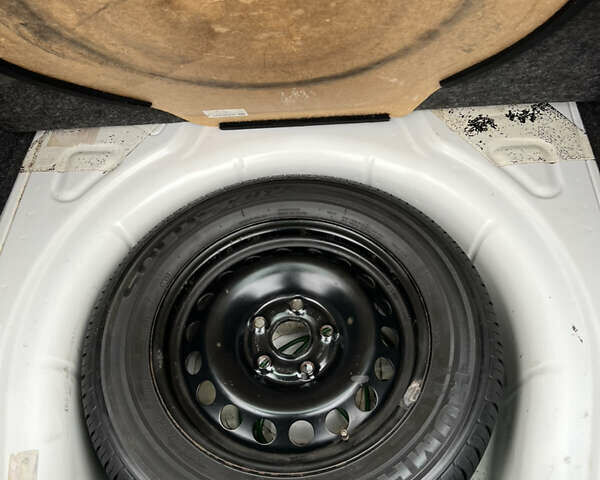 Белый Шкода Октавия, объемом двигателя 1.6 л и пробегом 420 тыс. км за 5999 $, фото 18 на Automoto.ua