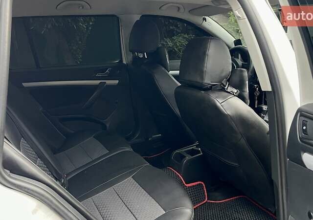 Белый Шкода Октавия, объемом двигателя 1.6 л и пробегом 302 тыс. км за 6600 $, фото 8 на Automoto.ua