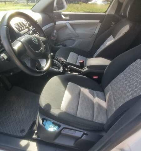 Белый Шкода Октавия, объемом двигателя 1.8 л и пробегом 322 тыс. км за 6900 $, фото 1 на Automoto.ua