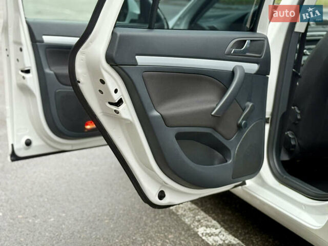 Белый Шкода Октавия, объемом двигателя 1.6 л и пробегом 204 тыс. км за 8999 $, фото 36 на Automoto.ua