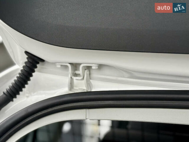 Белый Шкода Октавия, объемом двигателя 1.6 л и пробегом 204 тыс. км за 8999 $, фото 42 на Automoto.ua