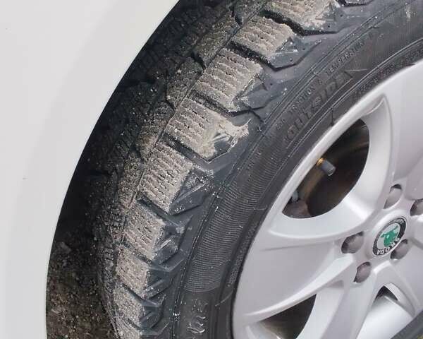 Белый Шкода Октавия, объемом двигателя 1.2 л и пробегом 175 тыс. км за 7000 $, фото 4 на Automoto.ua