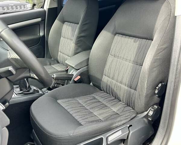 Білий Шкода Октавія, об'ємом двигуна 1.8 л та пробігом 233 тис. км за 8200 $, фото 14 на Automoto.ua